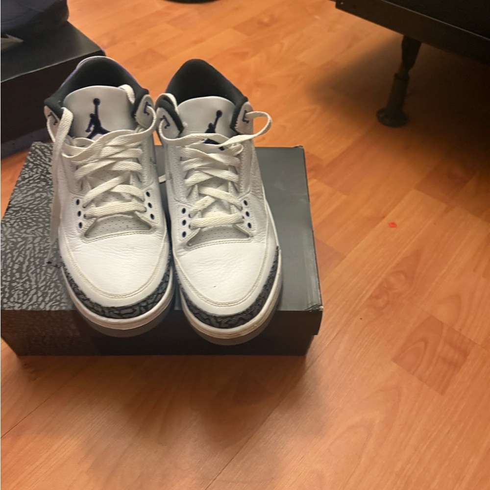 Jordan White and Black Sneakers Classic Design